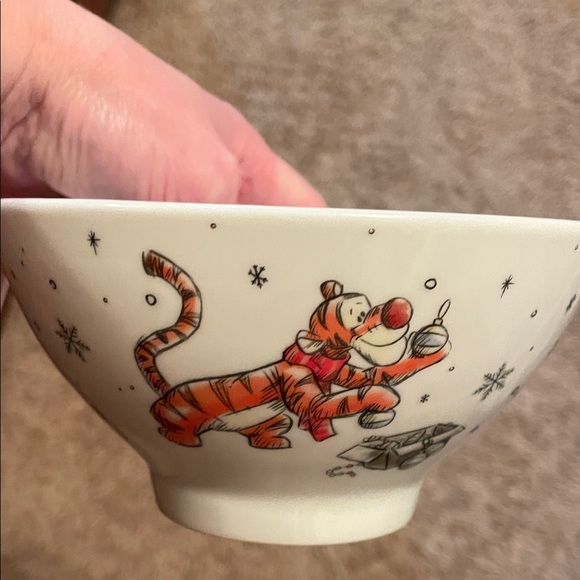 NWT Winnie the Pooh Christmas Dishes Set of 2 Bowls and Mugs - Picture 4 of 7